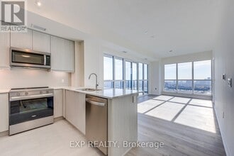 15 Watergarden Dr in Mississauga, ON - Building Photo - Building Photo