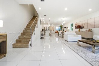 6611 NW 102nd Path in Doral, FL - Building Photo - Building Photo