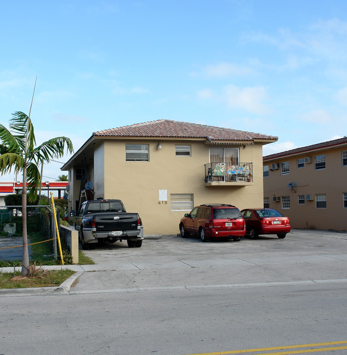 415 E 24th St in Hialeah, FL - Building Photo