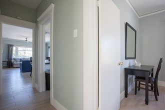 142 Bonito Ave in Long Beach, CA - Foto de edificio - Building Photo