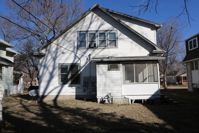 527 Moro St in Manhattan, KS - Building Photo - Building Photo