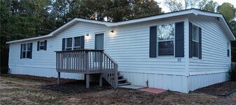 3492 Old Thompson Mill Rd in Buford, GA - Building Photo