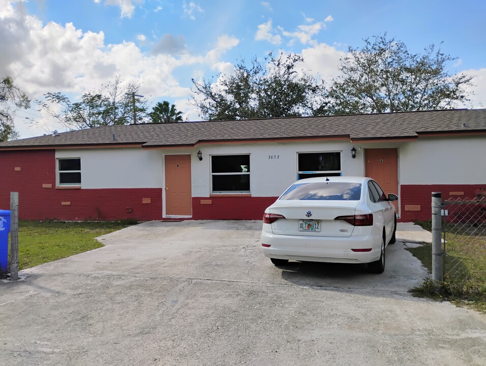 3653 Michigan Ave, Unit B in Ft. Myers, FL - Building Photo