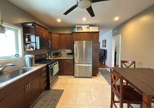 9 Amaranth Ave, Unit 1 in Medford, MA - Foto de edificio - Building Photo