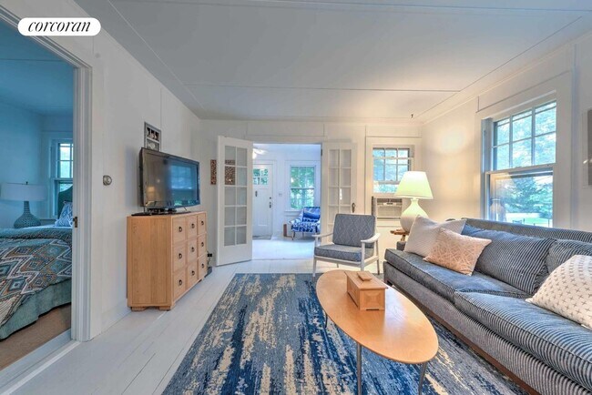 149 Towd Point Rd in Southampton, NY - Building Photo - Building Photo