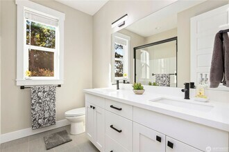 1615 Polnell Rd in Oak Harbor, WA - Building Photo - Building Photo