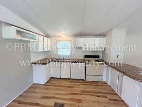 332 Stacks Rd in Ennis, TX - Building Photo - Building Photo