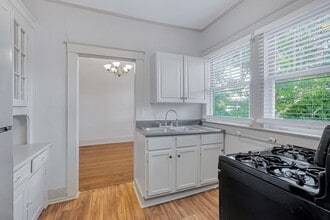 Highland Court II Apartments in Birmingham, AL - Building Photo - Interior Photo
