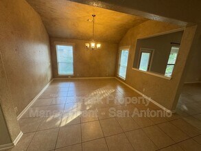 450 Flippin Estates in San Antonio, TX - Building Photo - Building Photo