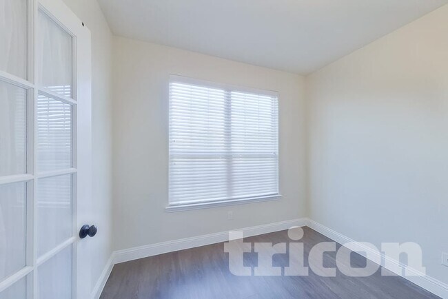 208 Melody Wy in Red Oak, TX - Foto de edificio - Building Photo