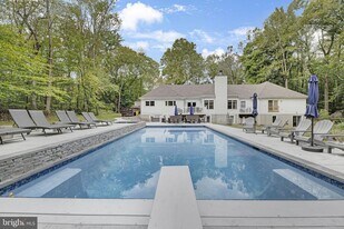 1085 Pemberton Ln in Lothian, MD - Building Photo