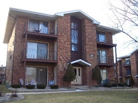 5833 W Corey Ln in Oak Forest, IL - Building Photo