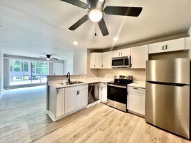 3201 Erskine Dr in Charlotte, NC - Building Photo