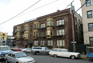 Cambridge & Trinity Apartments in Portland, OR - Building Photo - Building Photo