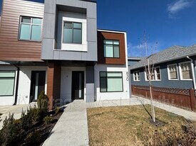 830-830 Lawson Ave in Kelowna, BC - Building Photo