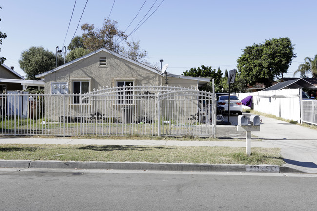 522 Bewley St in Santa Ana, CA - Building Photo - Building Photo