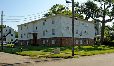 Youngstown State University Student Apartment in Youngstown, OH - Foto de edificio - Building Photo