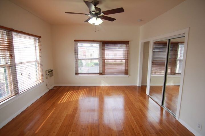 1525 Cassil Pl in Los Angeles, CA - Building Photo