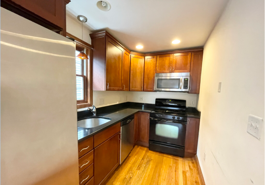 241 W 3rd St, Unit 2 in Boston, MA - Building Photo