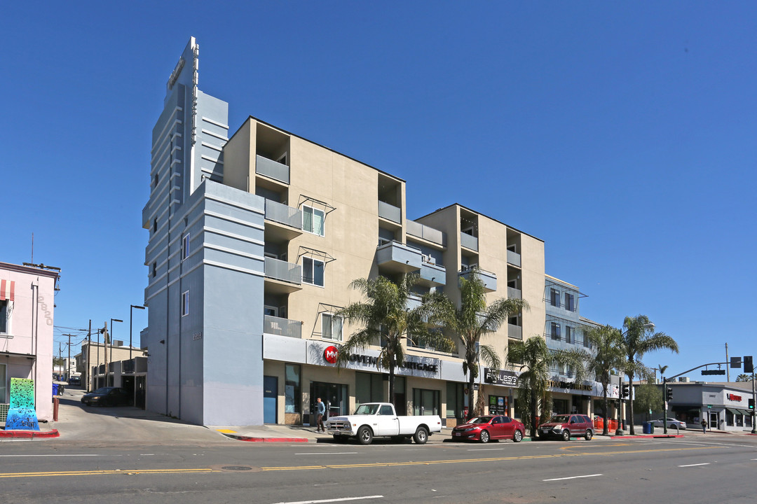 Palisade Gardens in San Diego, CA - Building Photo