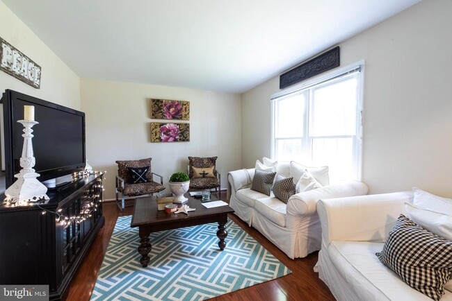 2527 Lindley Terrace in Rockville, MD - Building Photo - Building Photo