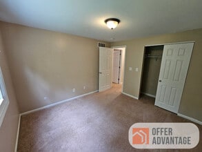 137 Creekside Dr in Buffalo, NY - Building Photo - Building Photo