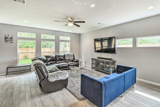 4835 Sunflower St in Houston, TX - Building Photo - Building Photo