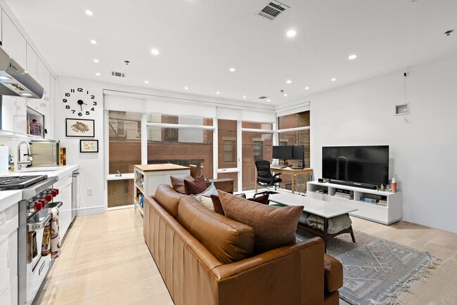 313 Washington St in Hoboken, NJ - Building Photo - Building Photo