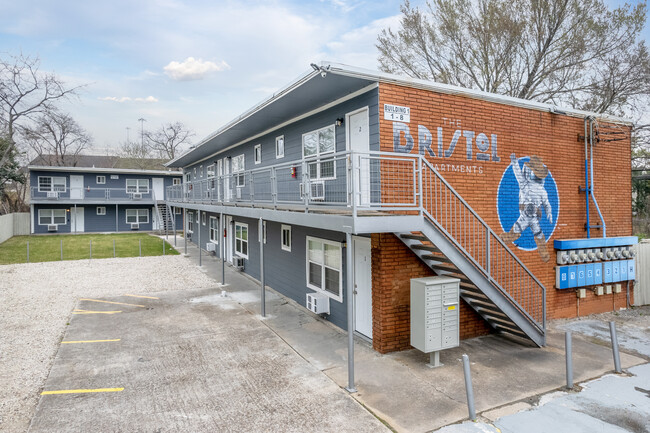 Bristol Oaks Apartments in Houston, TX - Building Photo - Building Photo