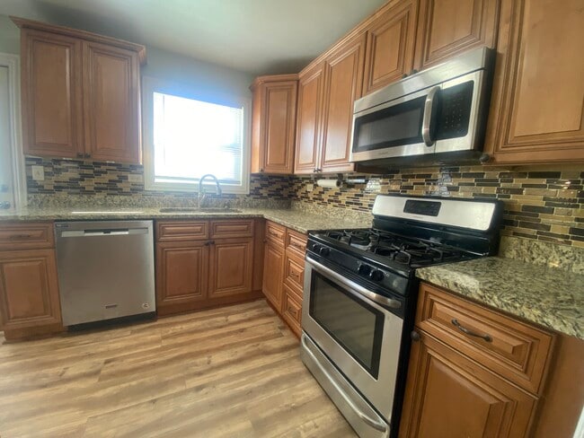 1 Highland Ct in Woodridge, IL - Building Photo - Building Photo