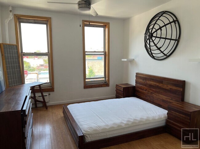 1.5BR 1BA Red Hook Loft Style Railroad Apa