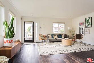 4459 Lexington Ave in Los Angeles, CA - Building Photo - Building Photo