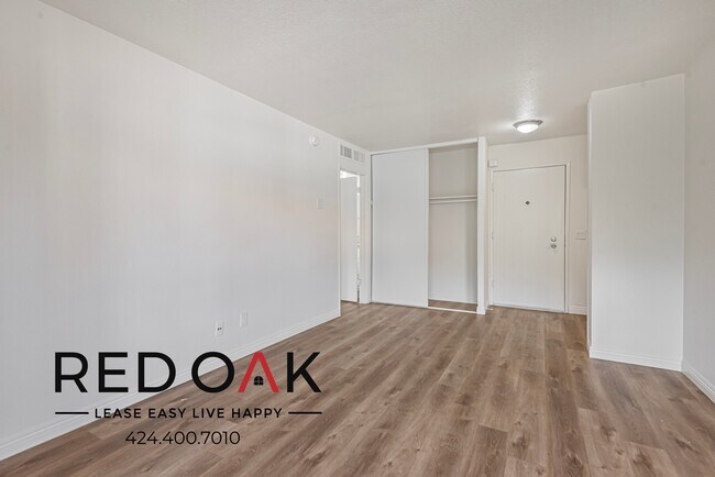 17830 Sherman Way in Los Angeles, CA - Building Photo - Building Photo