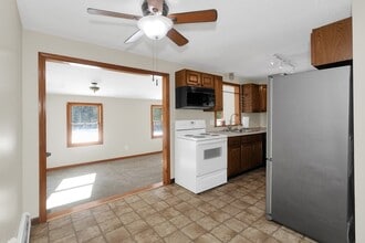 47 Campbell Dr in Easthampton, MA - Building Photo - Building Photo