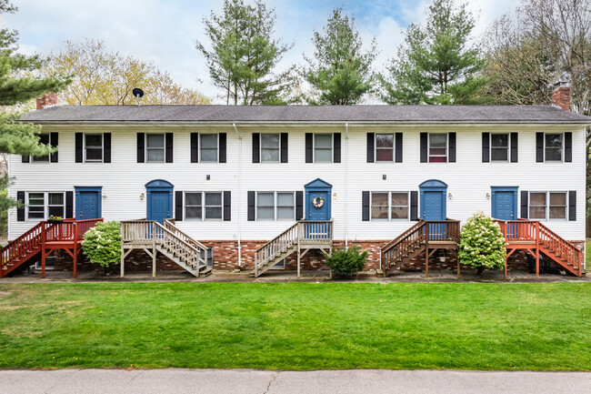 Bayberry Gardens in Attleboro, MA - Building Photo - Building Photo