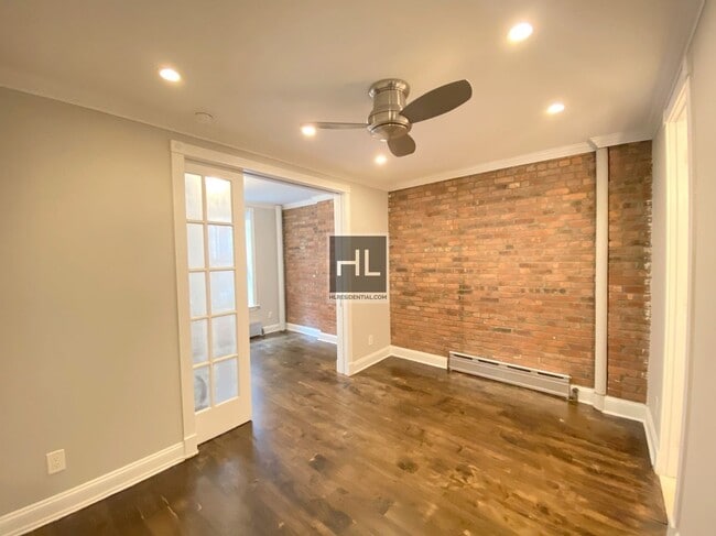 118 Christopher St in New York, NY - Building Photo - Building Photo