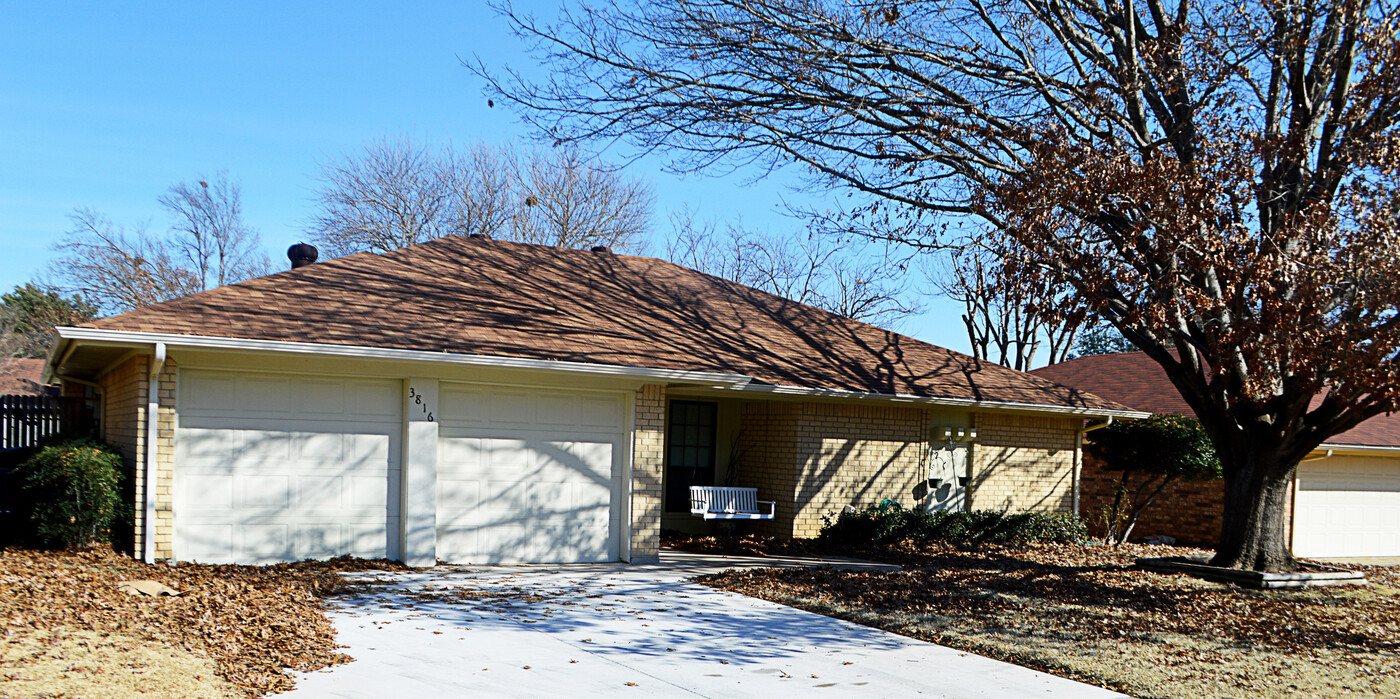 3816 Blue Grass Ln in Fort Worth, TX - Building Photo