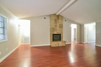 15907 Marsh Hawk St in Humble, TX - Foto de edificio - Building Photo