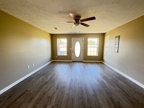 676 Privet Dr in Dandridge, TN - Foto de edificio - Building Photo