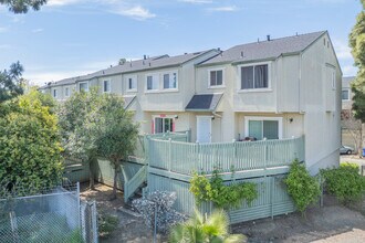 40710-40742 Chapel Way in Fremont, CA - Foto de edificio - Building Photo