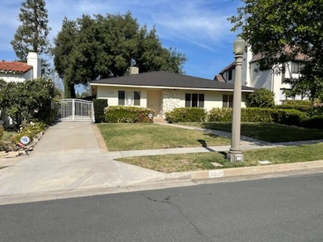 2335 Cumberland Rd in San Marino, CA - Building Photo - Building Photo