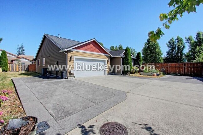 1718 NW Onsdorff Blvd in Battle Ground, WA - Foto de edificio - Building Photo