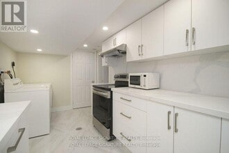 173 Cottonwood Dr in Toronto, ON - Building Photo - Building Photo