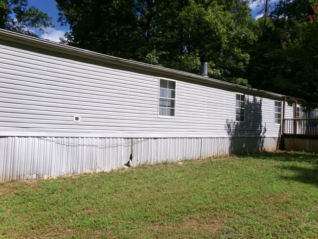 1095 Oak View Dr in Tobaccoville, NC - Building Photo - Building Photo