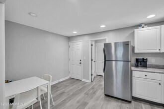1076 Ocean Ave in Sea Bright, NJ - Building Photo - Building Photo
