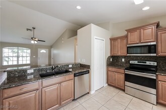 2614 SW 2nd Pl in Cape Coral, FL - Building Photo - Building Photo