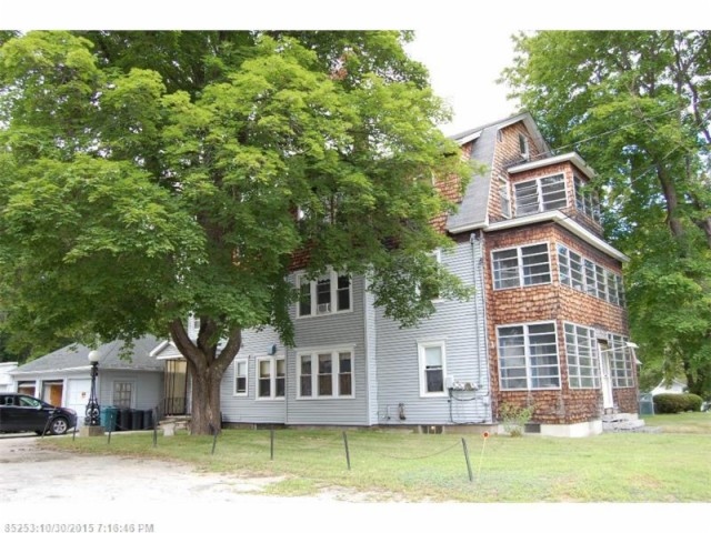 206 Lincoln Ave in Rumford, ME - Foto de edificio - Building Photo