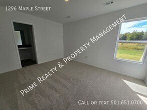 1296 Maple St in Haskell, AR - Foto de edificio - Building Photo