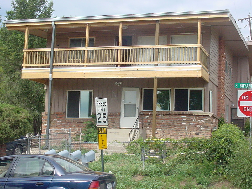 3305 S Bryant St in Sheridan, CO - Building Photo