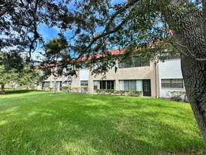 1750 Belleair Forest Dr in Belleair, FL - Building Photo - Building Photo